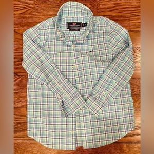 Boys’ vineyard vines performance whale shirt